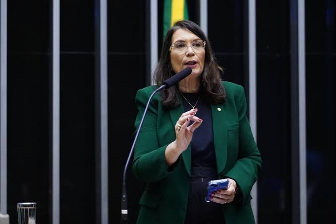 Bia Kicis defende impeachment de Moraes e mulheres no STF em entrevista à CNN